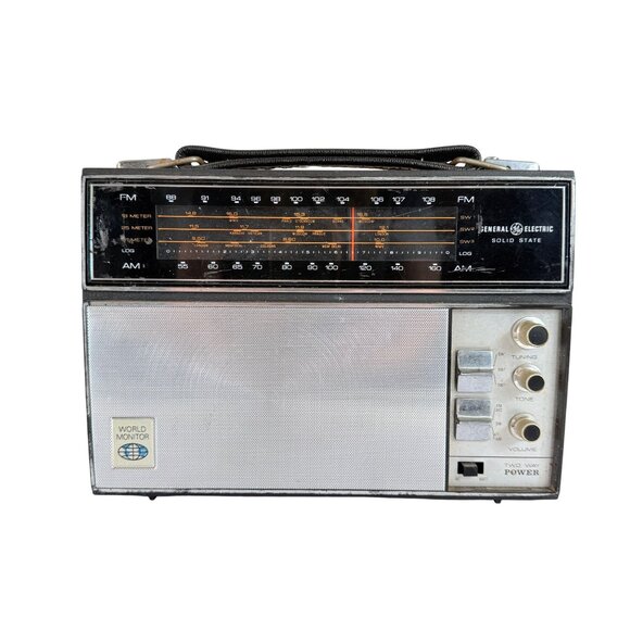 General Electric Solid State AM/FM Radio VTG World Monitor Model P977C 60s Teste - Picture 1 of 16